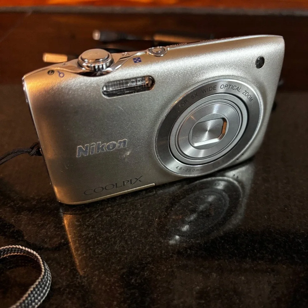 Nikon COOLPIX S3100 Digital Camera 14 MP‎ 5X Nikon Wide Angle Optical Zoom